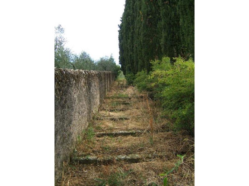 Ex cimitero di calcinaia, scalinata d`accesso   (2007) | Lastra a Signa