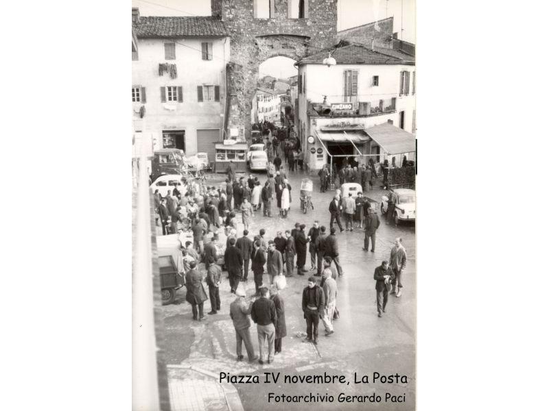 Piazza IV novembre La Posta (4 novembre 1966)