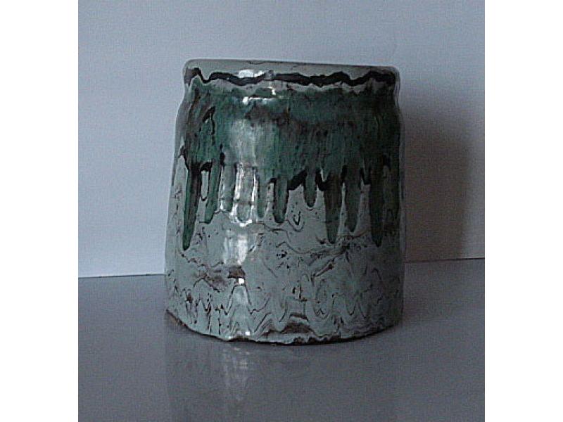 Vaso con colature verdi, anni 80. Ceramica, cm. h22