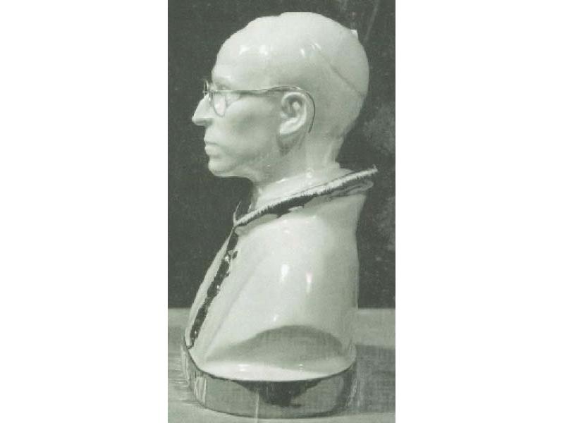 Busto di Pio XII, 1950, cm.15, ceramica invetriata policromata