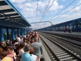 Primi viaggaitori alla stazione ferroviaria di Lastra a Signa 27/8/2006 